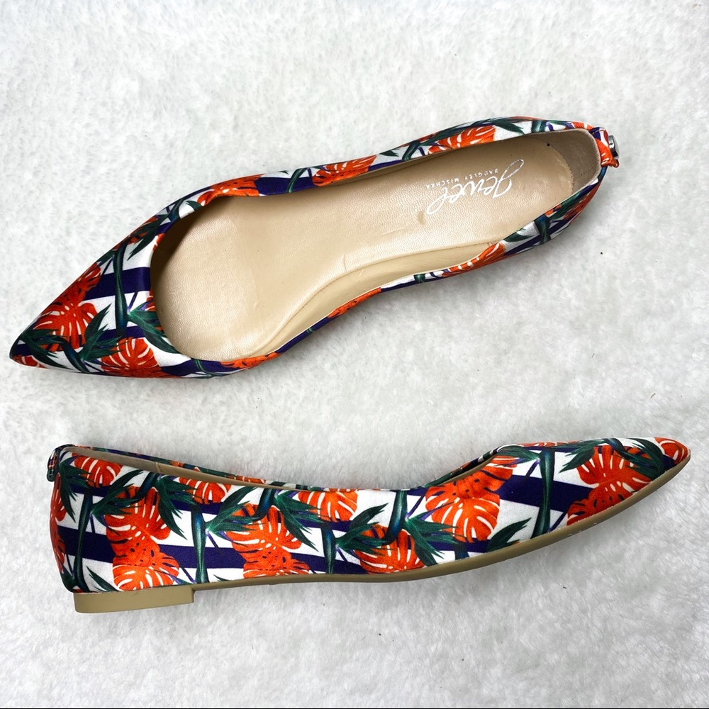 Jewel by Badgley Mischka Pointed Toe Flats 6